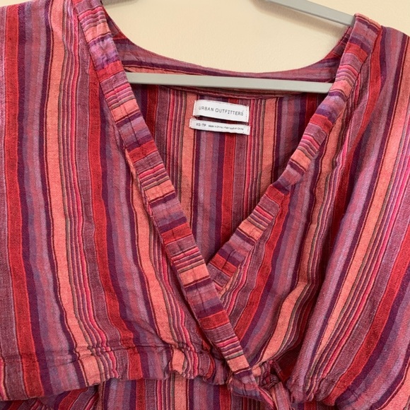 Urban Outfitters Top Blouse Shirt Womens Size XS Crop Shirt Pink Red - Picture 3 of 3